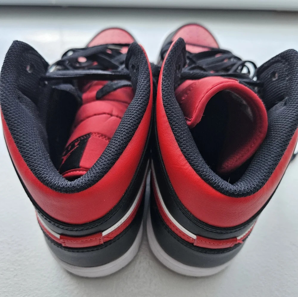 Air Jordan's Men's Size 11 Red and Black - Picture 7 of 8